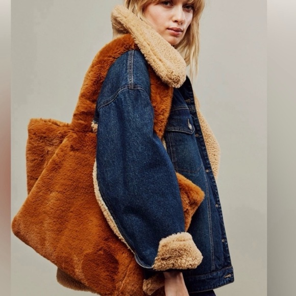Free People Handbags - Free People Rust Brown Faux Fur Cozy Commuter Extra Large Tote